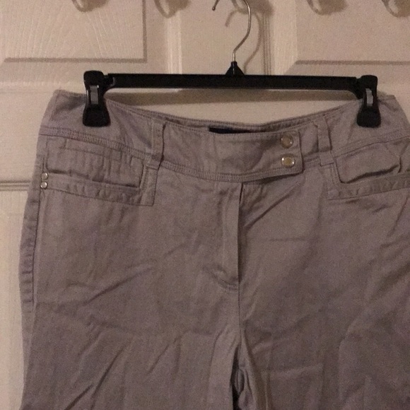 Really cute 🥰 capris khaki colored!! 🌷 - Picture 2 of 3